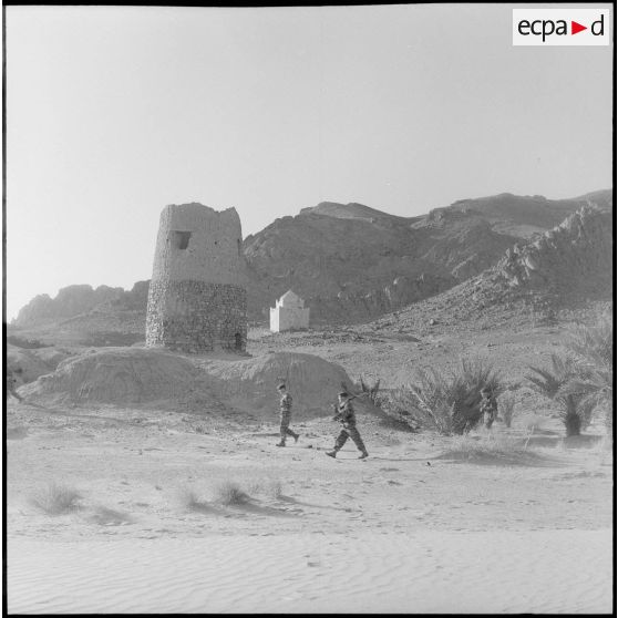 Algérie. 4e compagnie saharienne portée de légion (CSPL) en opération.