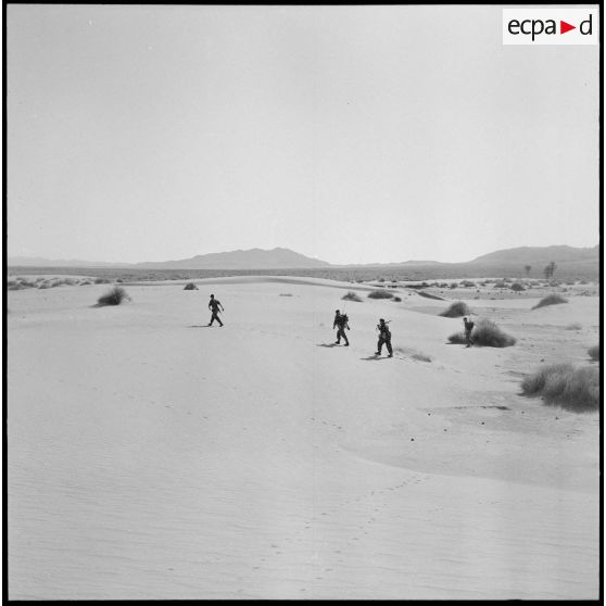 Algérie. 4e compagnie saharienne portée de légion (CSPL) en opération.