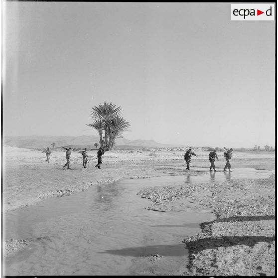 Algérie. 4e compagnie saharienne portée de légion (CSPL) en opération.