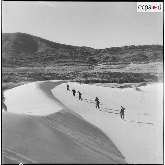 Algérie. 4e compagnie saharienne portée de légion (CSPL) en opération.