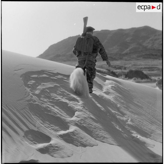 Algérie. 4e compagnie saharienne portée de légion (CSPL) en opération.