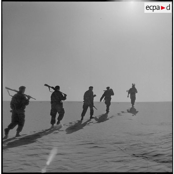 Algérie. 4e compagnie saharienne portée de légion (CSPL) en opération.