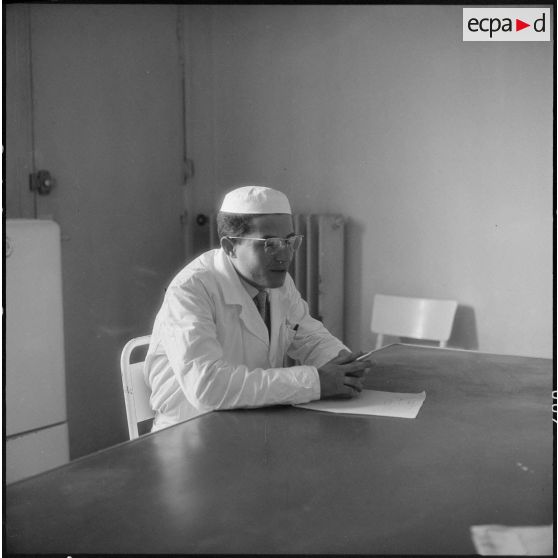 Tlemcen. Hôpital civil. Portrait d'un homme.