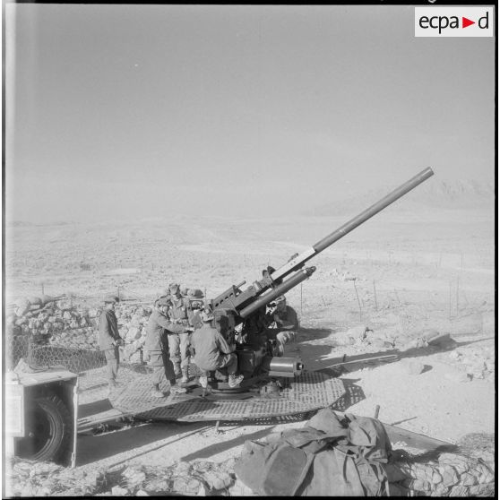 Frontière marocaine. 4e régiment d'artillerie de marine (RAMa). Pièce d'artillerie.