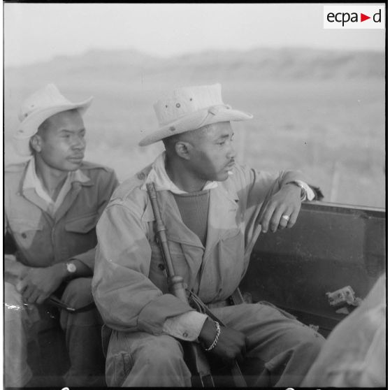 Frontière marocaine. 4e régiment d'artillerie de marine (RAMa). La herse, le matin, le long du barrage.