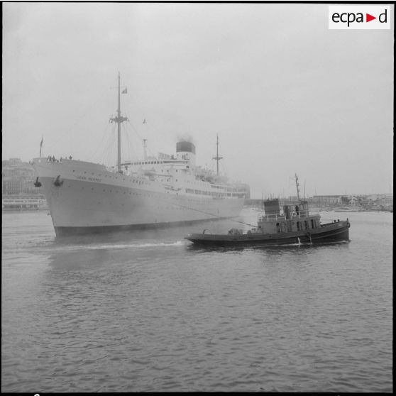 Alger. Port. Paquebot "Jean Mermoz".