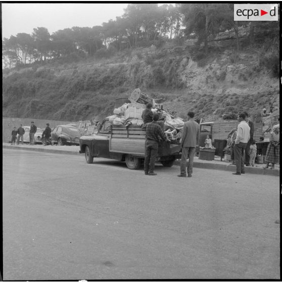 Alger. Déménagement à la cité Scala.