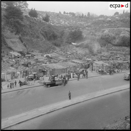 Alger. Déménagement à la cité Scala.