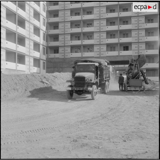 Alger. Déménagement à la cité Diar-es-Schems.