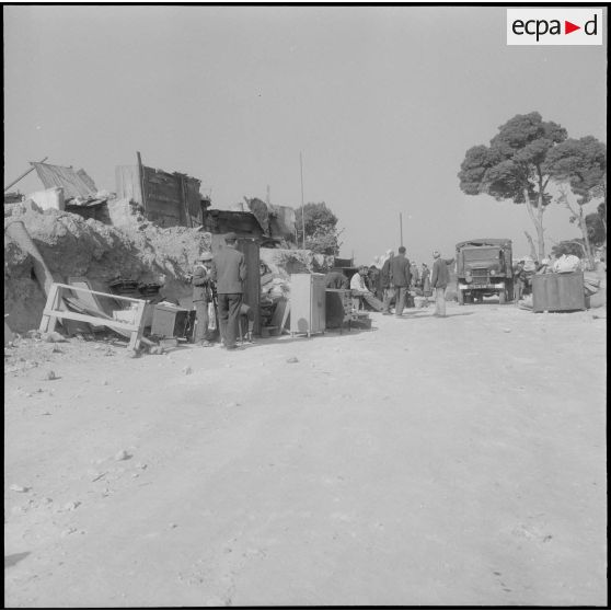 Alger. Déménagement de la cité Vinci.