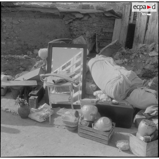 Alger. Préparation au déménagement.