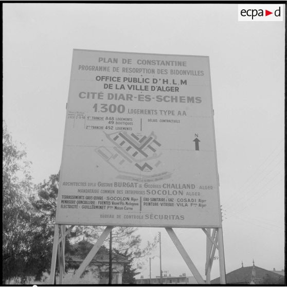 Alger. Panneau signalant les travaux de construction de la cité Diar-es-Schems, dans le cadre du plan de Constantine.