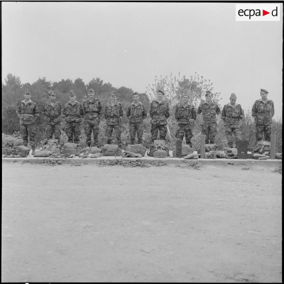 Algérie. Section opérationnelle technique aéroportée (SOTAP). Opération "Mangouste 13 Violette". Groupe d'orienteurs marqueurs.