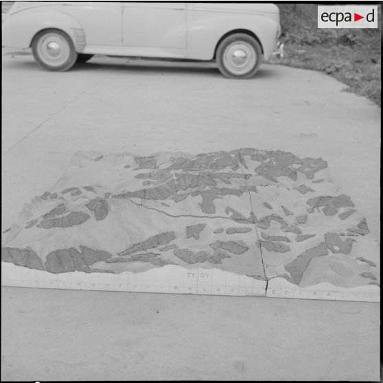 Algérie. Section opérationnelle technique aéroportée (SOTAP). Opération "Mangouste 13 Violette". Maquettes terminées.