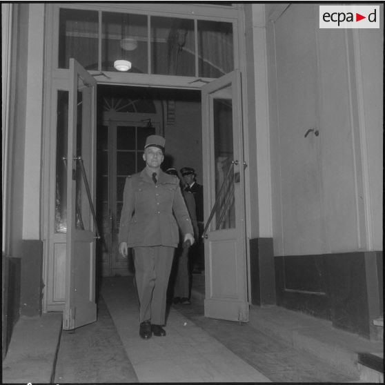 Alger. Départ du général Olié.