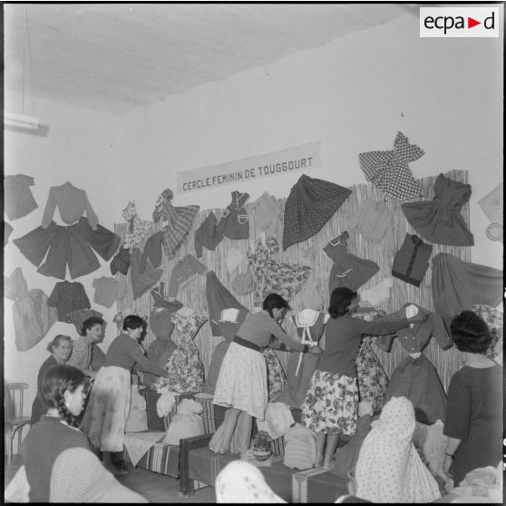 Touggourt. Centre féminin. Présentation des vêtements réalisés.