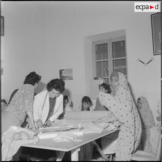 Touggourt. Centre féminin. Atelier couture.