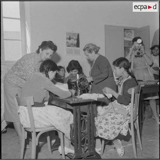 Touggourt. Centre féminin. Atelier de couture.