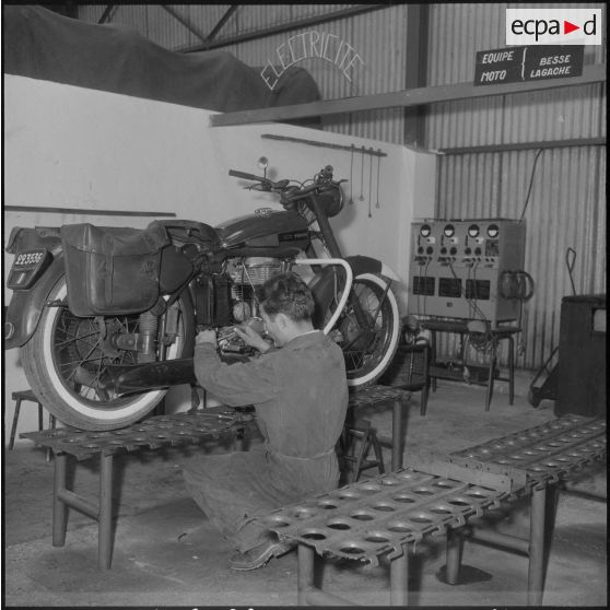 Alger. Compagnie de circulation routière n°210 (CCR 210). Atelier.