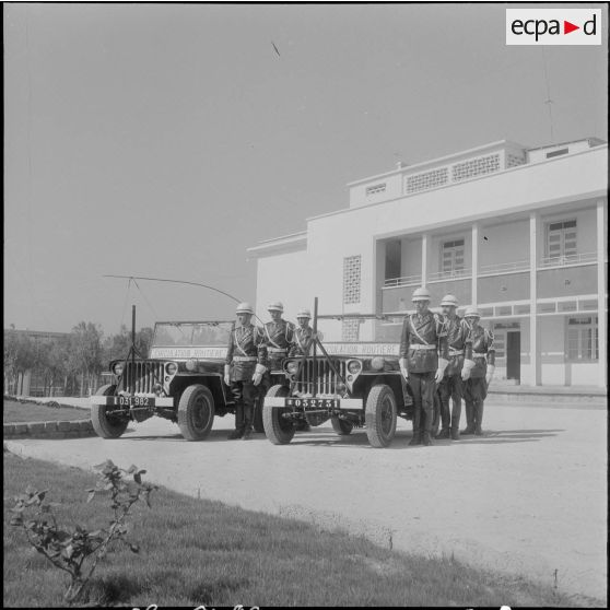 Alger. Compagnie de circulation routière n°210 (CCR 210). Présentation de jeeps.