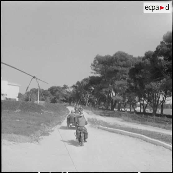 Alger. La compagnie de circulation routière n°210 (CCR 210) sur une route.