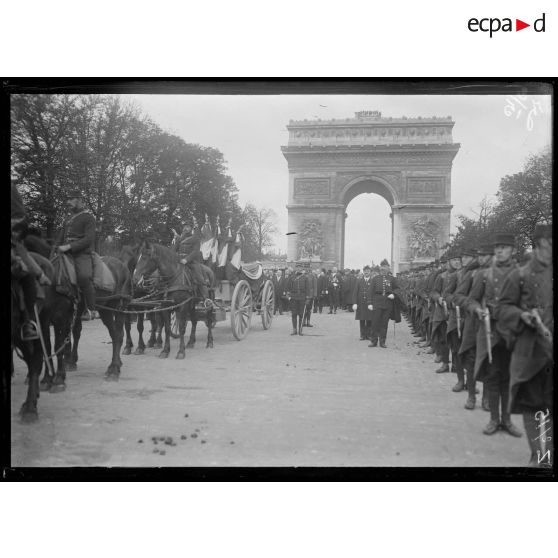 Translation des cendres de Rouget de L’Isle, 14 juillet, au départ de l’Arc de Triomphe. [légende d'origine]