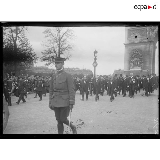 Translation des cendres de Rouget de l'Isle. Au départ de l'Arc de Triomphe. [légende d'origine]