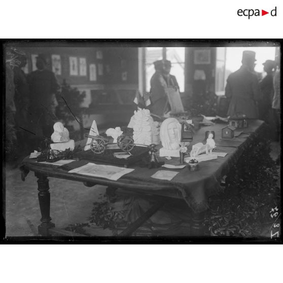 Quelques oeuvres de tranchées (exposition, Mourmelon-le-Petit). [légende d'origine]
