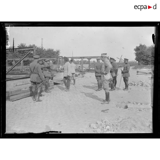 Lampernisse, Belgique, exercices de pontonniers belges. [légende d'origine]