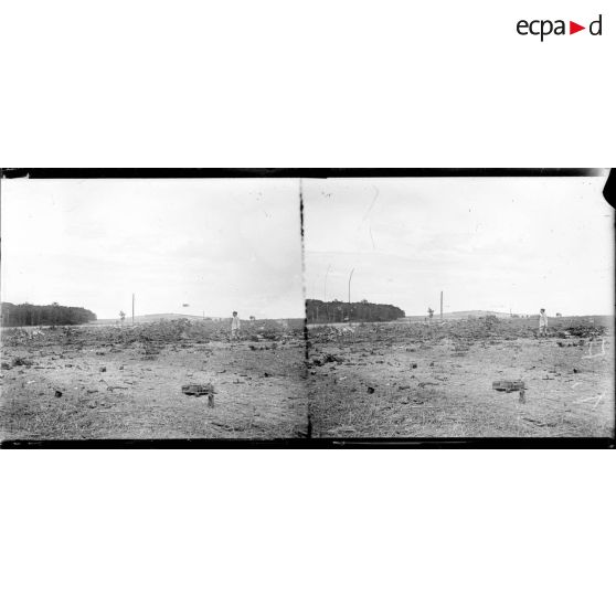 Un dépôt de munitions allemandes incendié. [légende d'origine]