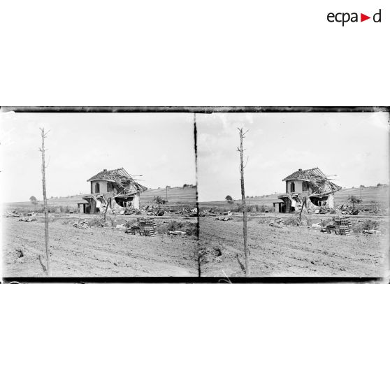 La gare de Pasy-Grigny détruite par le bombardement. [légende d'origine]