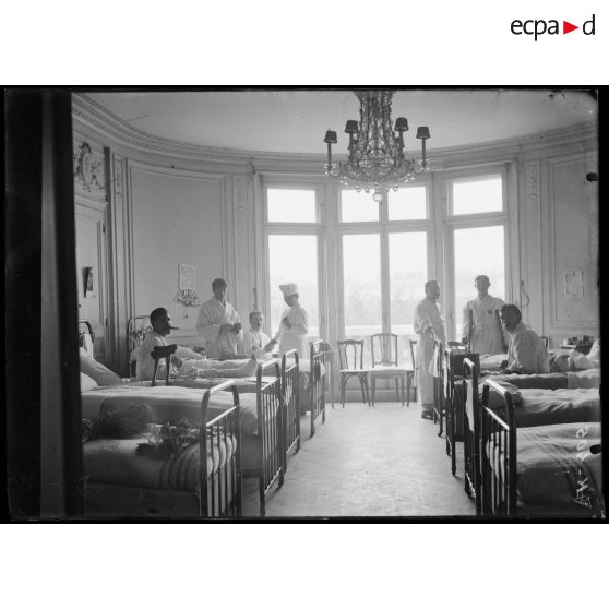 Camp retranché de Paris. Hôpital japonais. Rotonde du 2e étage. [légende d'origine]