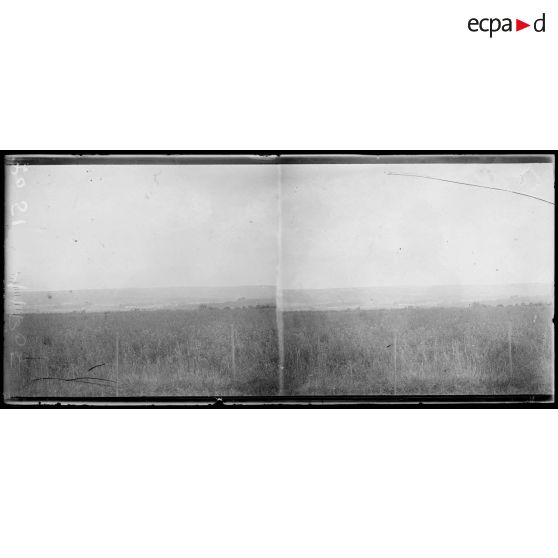 Mont Grenet (Marne). Vue de Jonchery-sur-Vesle et des lignes françaises et allemandes prises de l’observatoire. [légende d'origine]