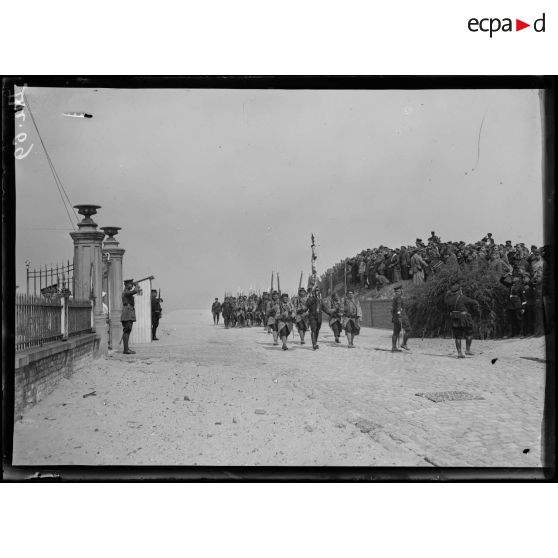La Panne, Belgique, départ des fusiliers-marins. [légende d'origine]