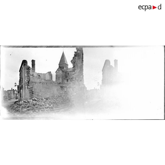 Le quartier de l'église et l'église de Sarsy. [légende d'origine]