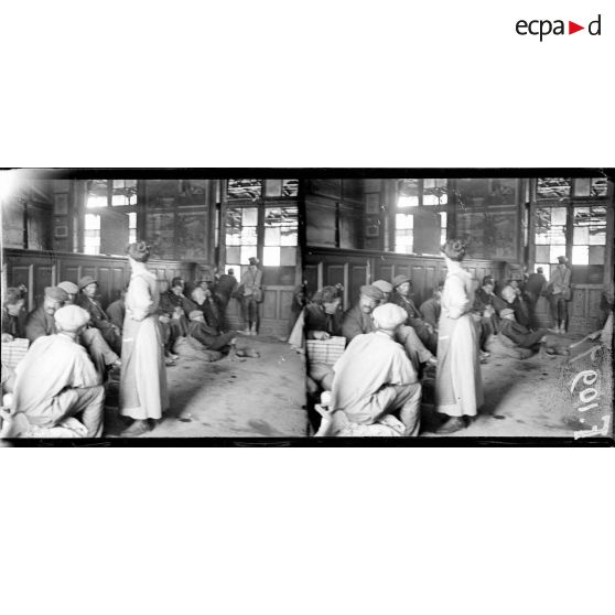 Une gare dans la Marne. [légende d'origine]