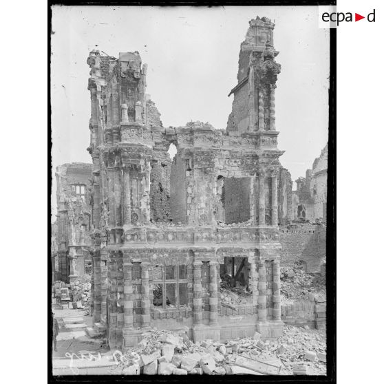 Arras, Pas-de-Calais, l'hôtel de ville. [légende d'origine]