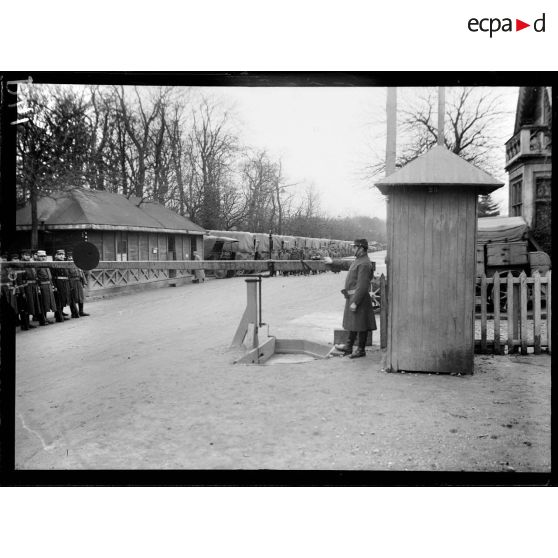 L'école des chauffeurs à Boulogne-sur-Seine. [légende d'origine]