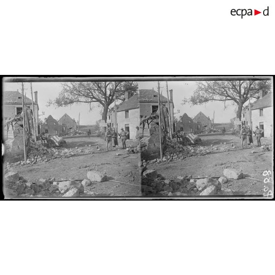 Montigny-sur-Vesle. Marne. L'entrée du village par la route de Ventelay. [légende d'origine]