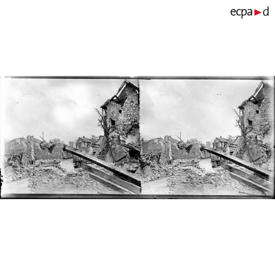 Les ruines du village de Marfaux. [légende d'origine]