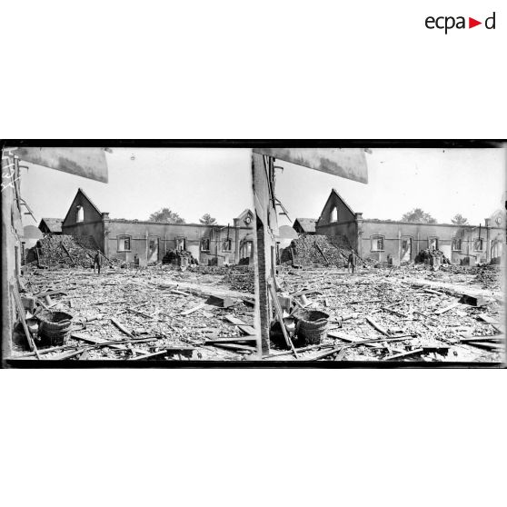 Epernay, bombardement par avion, dans la nuit du 12 au 13 août 1918, les magasins Potin. [légende d'origine]