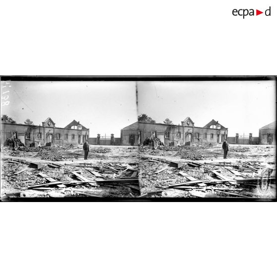 Epernay, bombardement par avion, dans la nuit du 12 au 13 août 1918, les magasins Potin. [légende d'origine]