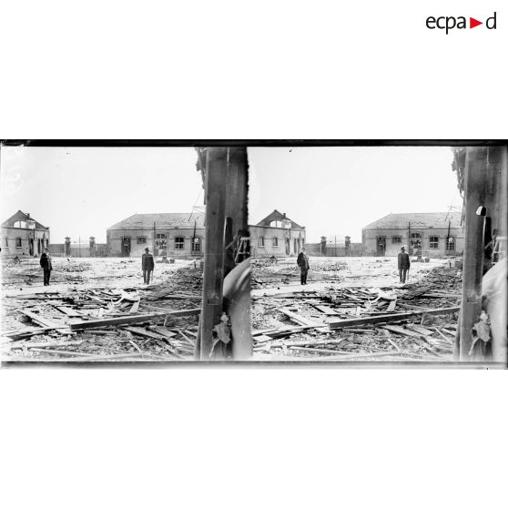 Epernay, bombardement par avion, dans la nuit du 12 au 13 août 1918, les magasins Potin. [légende d'origine]