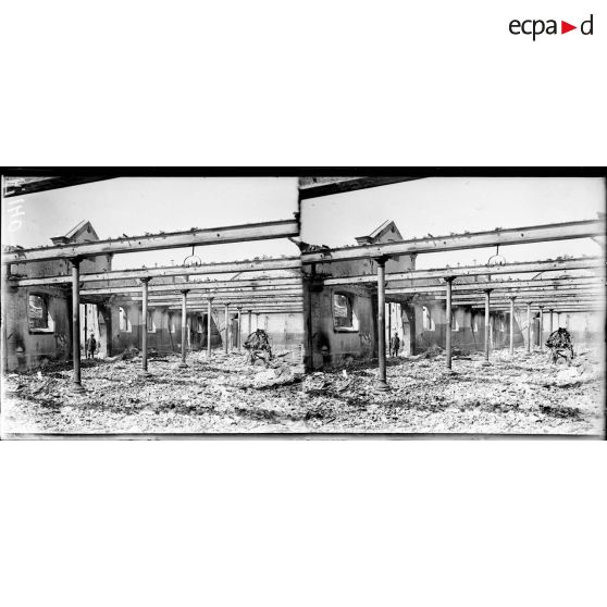 Epernay, bombardement par avion, dans la nuit du 12 au 13 août 1918, les magasins Potin. [légende d'origine]