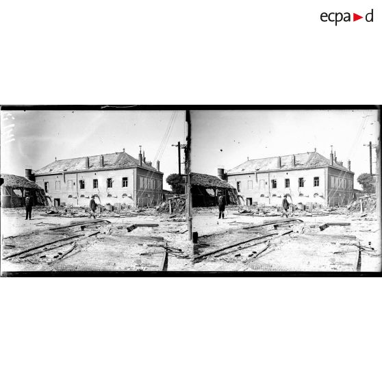 Epernay, bombardement par avion, dans la nuit du 12 au 13 août 1918, les magasins Potin. [légende d'origine]