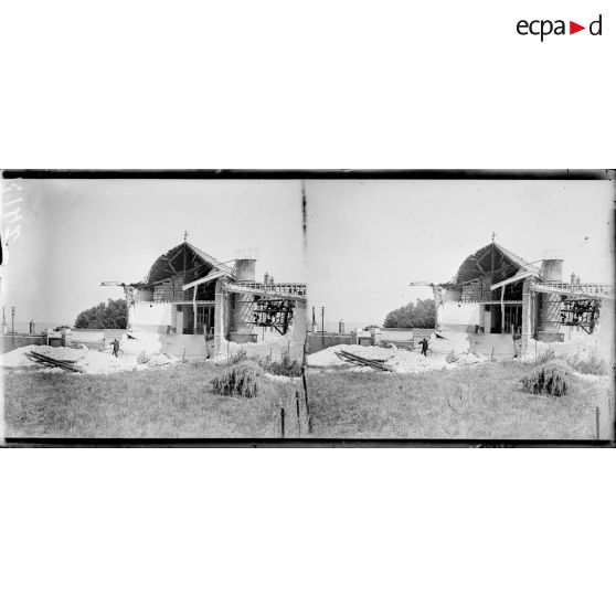 Epernay, bombardement par avion, dans la nuit du 12 au 13 août 1918, les magasins Potin. [légende d'origine]