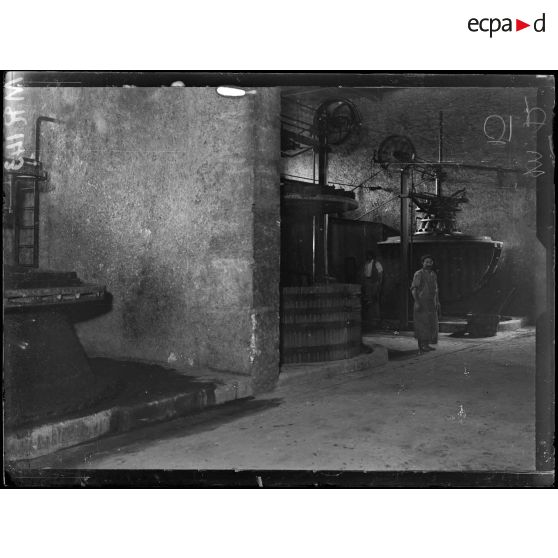 Béziers. Hérault. Les vendanges : le vin de la guerre. Les pressoirs. [légende d'origine]