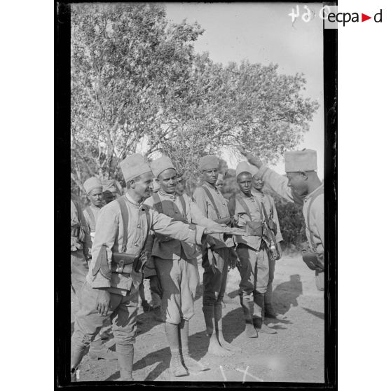 Saint Raphaël. Var. Camp de Somalis et de Sénégalais. Les jeux. [légende d'origine]