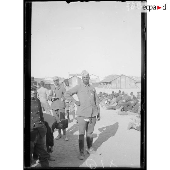 Saint Raphaël. Var. Somalis et Sénégalais. Adjudant indigène. [légende d'origine]