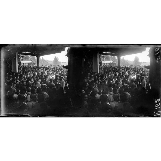 La réception à la gare du général Hamelin. [légende d'origine]